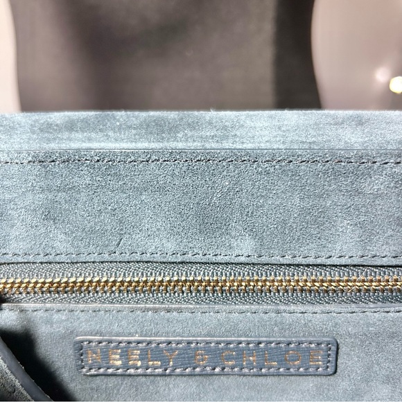 NWOT (never carried) Neely & Chloe blue suede magnetic flap small shoulder bag - Picture 4 of 7